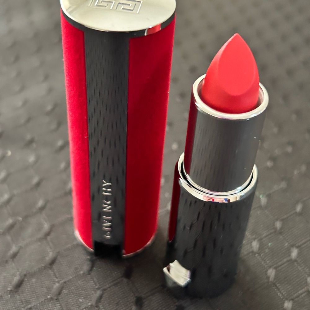 Givenchy The Couture Lipstick Le Rouge Deep Velvet Matte 12 hrs.